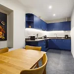 Hretska Street Apartment *
