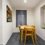 Hretska Street Apartment *