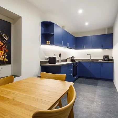 Hretska Street Apartment *